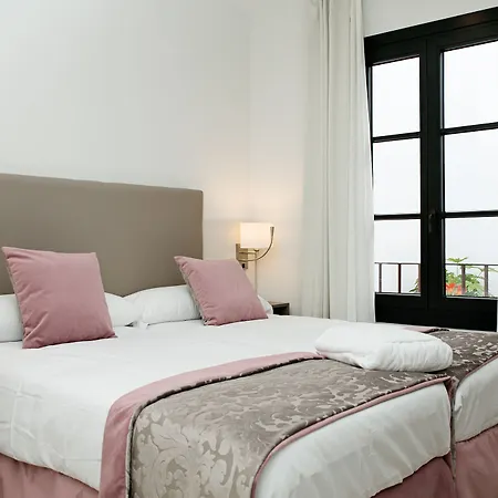 Aparthotel La De Pilar 4*