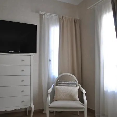 La De Pilar Aparthotel 3*