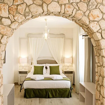 La De Pilar Aparthotel