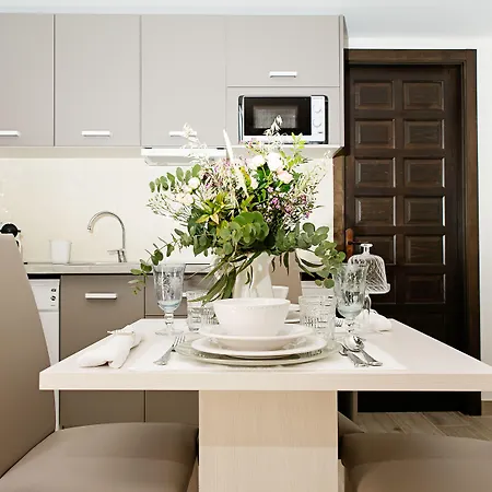 La De Pilar Aparthotel