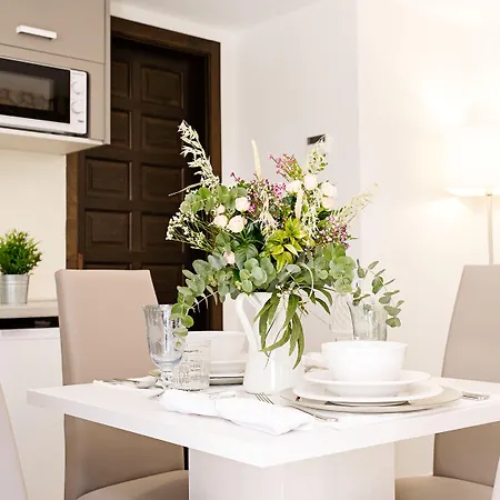 La De Pilar Aparthotel